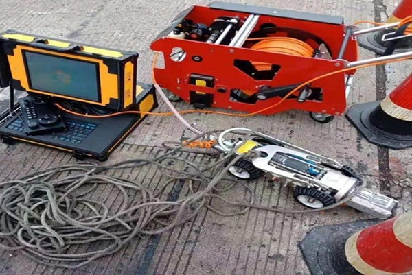 滴道CCTV管道检测机器人