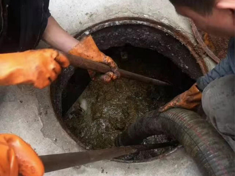 滴道清理化粪池时如何避免沼气的危害?